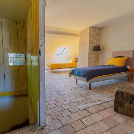 Maison Authentique Sur 3 Niveaux Avec Terrasse Et Vue Loire - Fr-1-622-38 Casa de Férias *