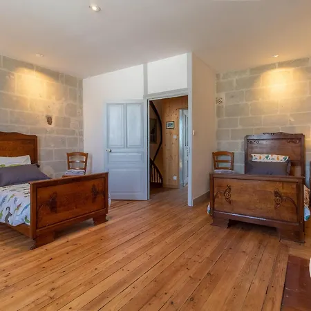 Maison Authentique Sur 3 Niveaux Avec Terrasse Et Vue Loire - Fr-1-622-38 بيت للعطل