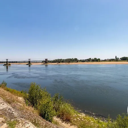 Maison Authentique Sur 3 Niveaux Avec Terrasse Et Vue Loire - Fr-1-622-38 بيت للعطل *