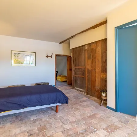 بيت للعطل Maison Authentique Sur 3 Niveaux Avec Terrasse Et Vue Loire - Fr-1-622-38 *