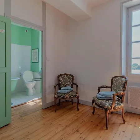 Maison Authentique Sur 3 Niveaux Avec Terrasse Et Vue Loire - Fr-1-622-38 * Ingrandes (Maine-et-Loire)