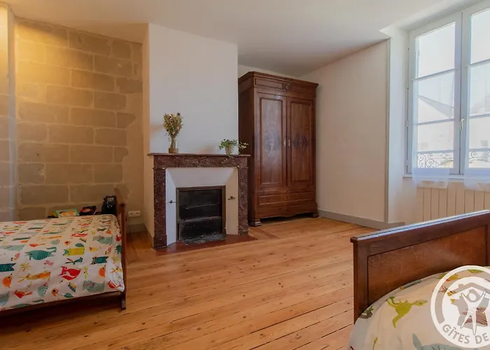 Maison Authentique Sur 3 Niveaux Avec Terrasse Et Vue Loire - Fr-1-622-38