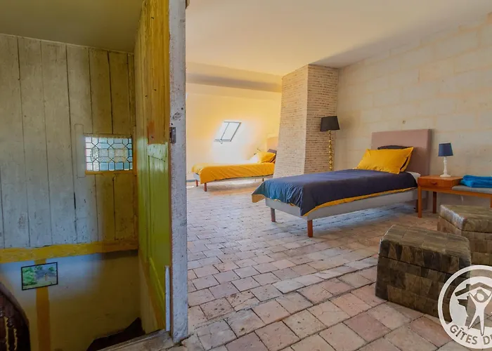 Maison Authentique Sur 3 Niveaux Avec Terrasse Et Vue Loire - Fr-1-622-38 Сasa de vacaciones *