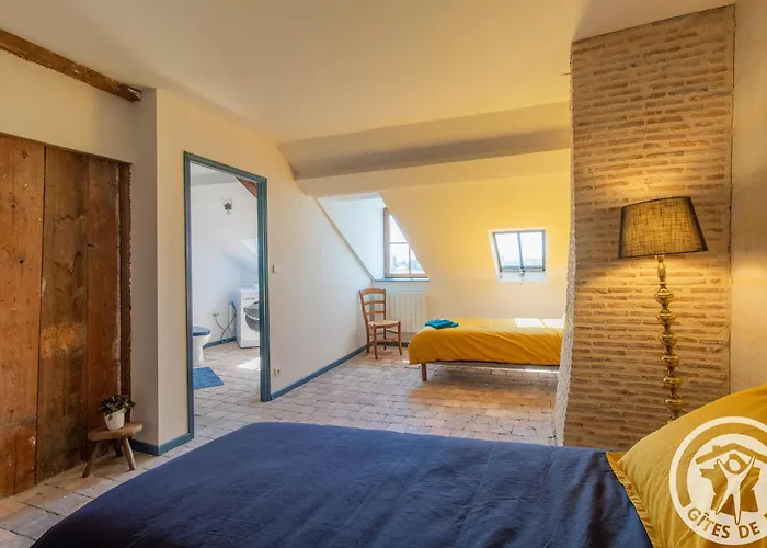 Maison Authentique Sur 3 Niveaux Avec Terrasse Et Vue Loire - Fr-1-622-38 *