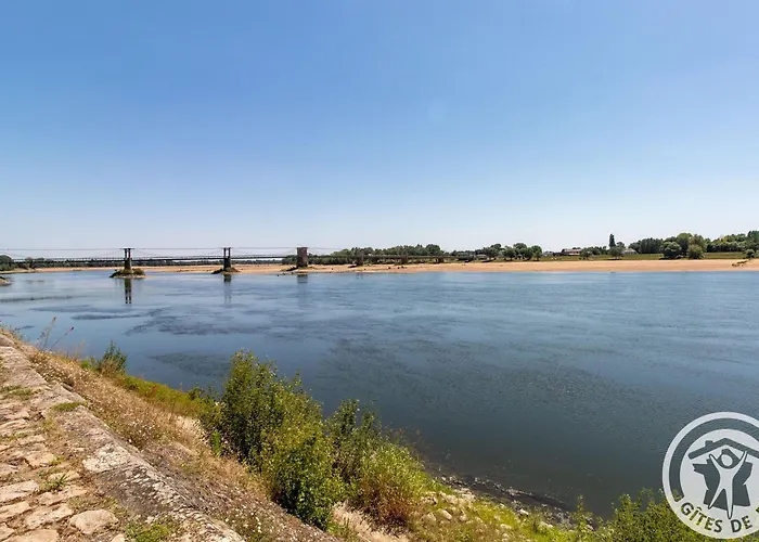 Maison Authentique Sur 3 Niveaux Avec Terrasse Et Vue Loire - Fr-1-622-38 Сasa de vacaciones *