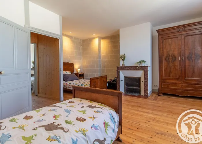 Maison Authentique Sur 3 Niveaux Avec Terrasse Et Vue Loire - Fr-1-622-38 Сasa de vacaciones *