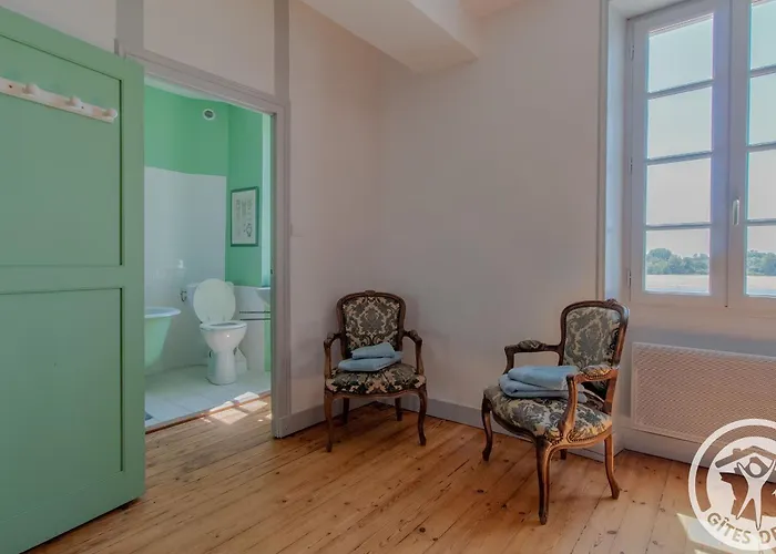 Maison Authentique Sur 3 Niveaux Avec Terrasse Et Vue Loire - Fr-1-622-38 * Ingrandes (Maine-et-Loire)