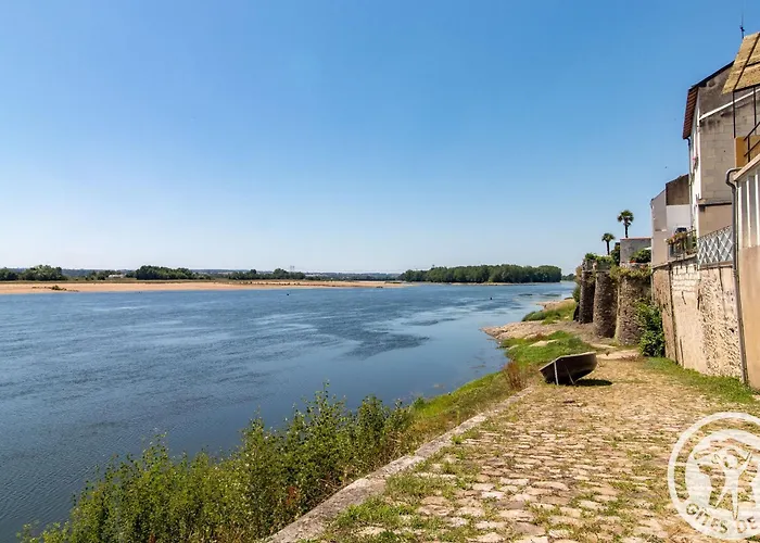 Сasa de vacaciones Maison Authentique Sur 3 Niveaux Avec Terrasse Et Vue Loire - Fr-1-622-38