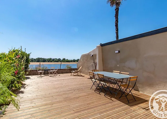 Maison Authentique Sur 3 Niveaux Avec Terrasse Et Vue Loire - Fr-1-622-38 Сasa de vacaciones *